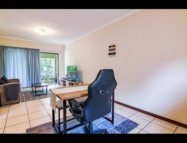 1 BEDROOM APARTMENT FOR SALE IN BRYANSTON